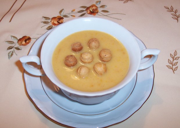 Fotografia przedstawiająca Zupa z mirabelek