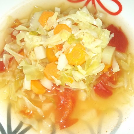 Krok 5 - Zupa z młodą kapustką i pomidorami foto