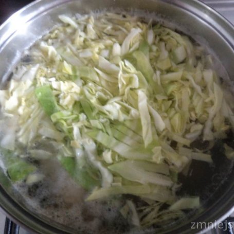 Krok 3 - Zupa z młodej kapusty i fasolki zielonej foto