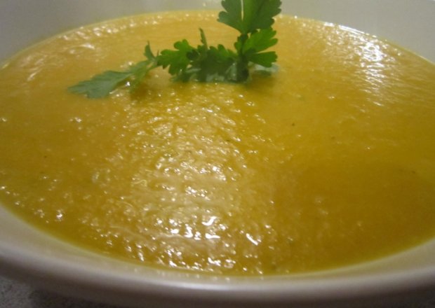 Fotografia przedstawiająca Zupa z młodej marchewki