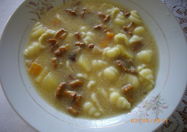 Fotografia przedstawiająca Zupa z młodych kurek