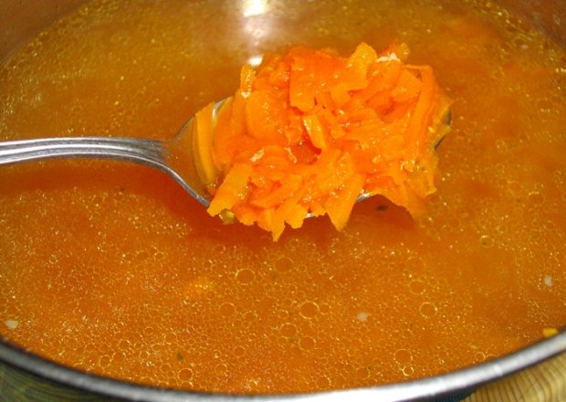 Fotografia przedstawiająca Zupa z młodych marchewek