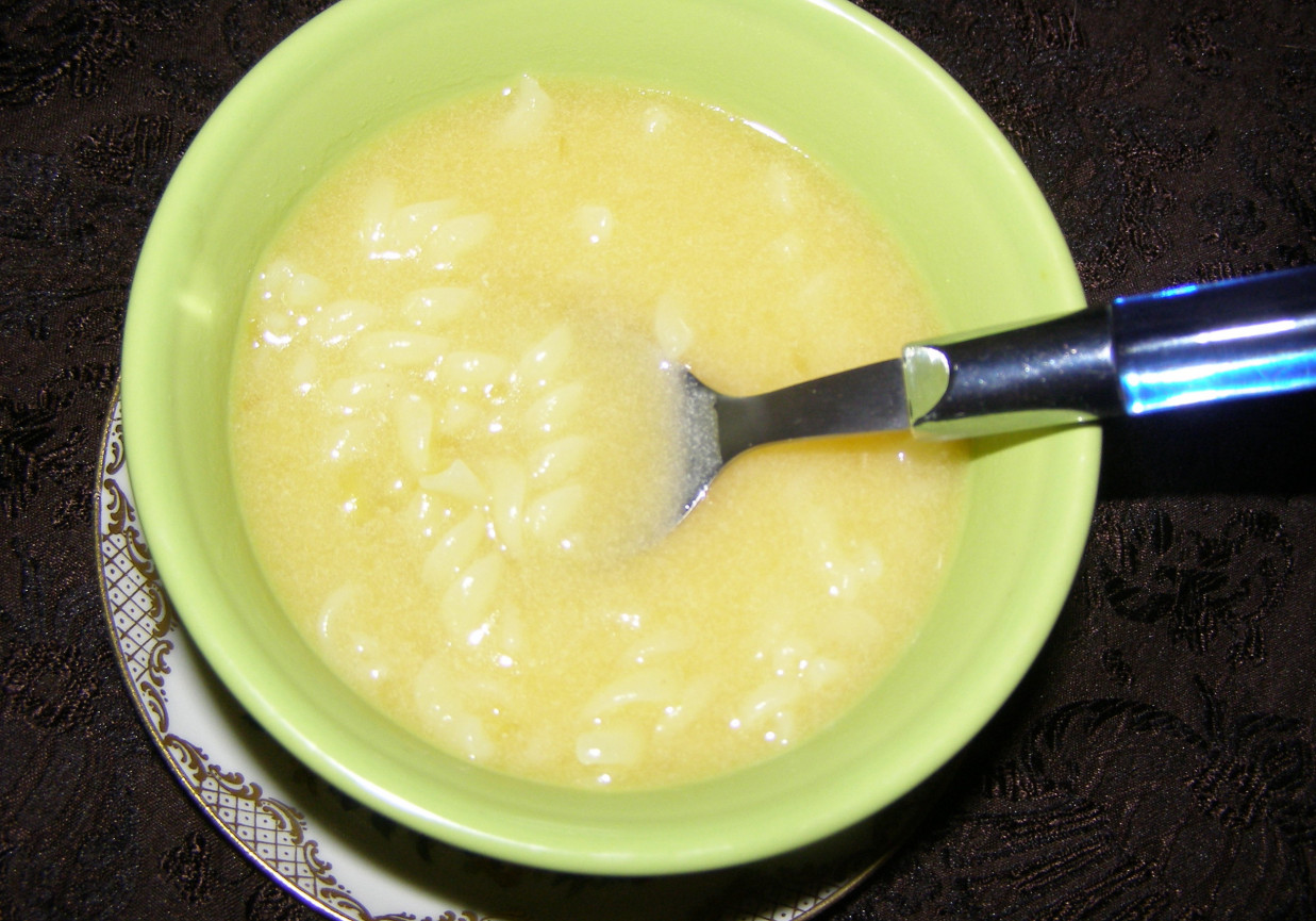 zupa z mrożonej dyni,musu dyniowego na mleku z makaronem... foto