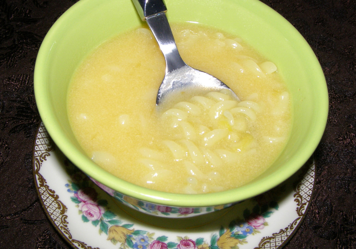 zupa z mrożonej dyni,musu dyniowego na mleku z makaronem... foto