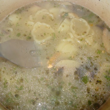 Krok 4 - Zupa z muszelkami i pieczarkami  foto