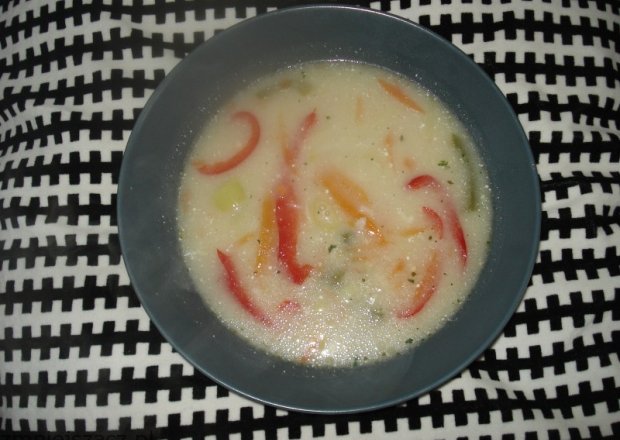 Fotografia przedstawiająca Zupa z papryką i ryżem