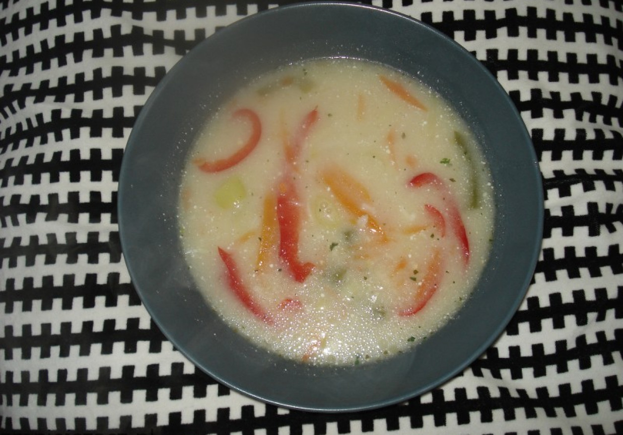 Zupa z papryką i ryżem foto