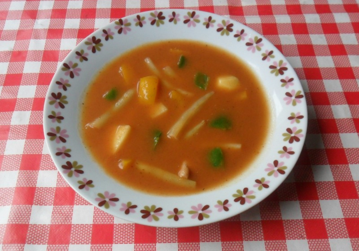 Zupa z papryką i ziemniakami foto