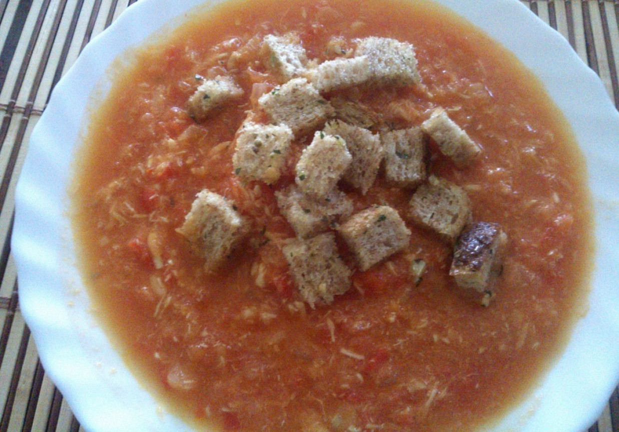 Zupa z papryki z grzankami czosnkowymi foto
