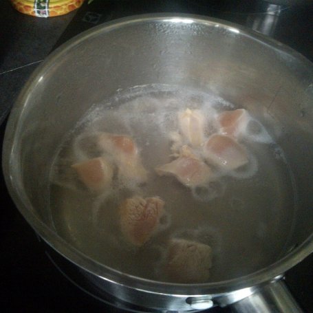 Krok 1 - Zupa z papryki z grzankami czosnkowymi foto