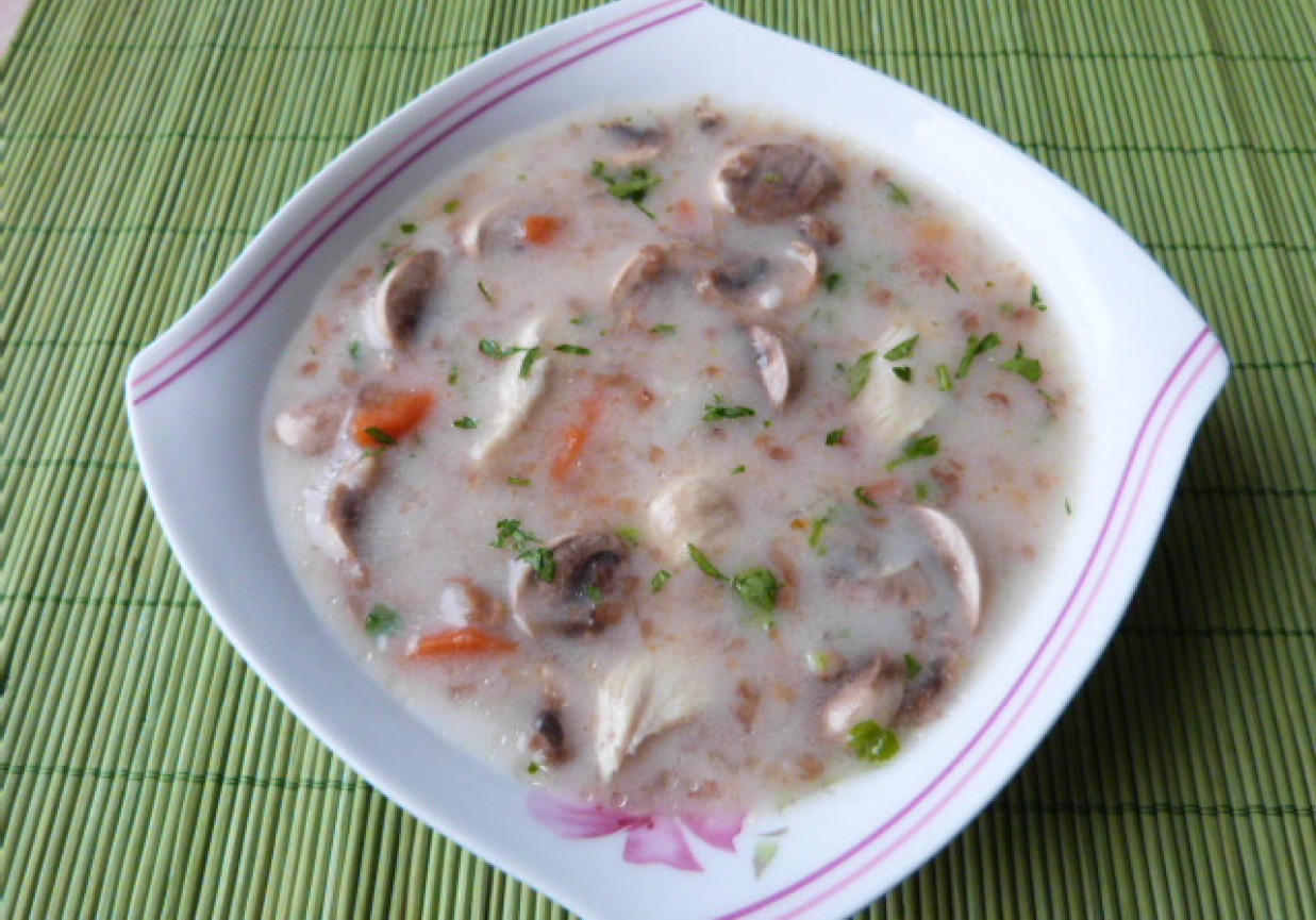 Zupa z pieczarkami i kaszą gryczaną foto