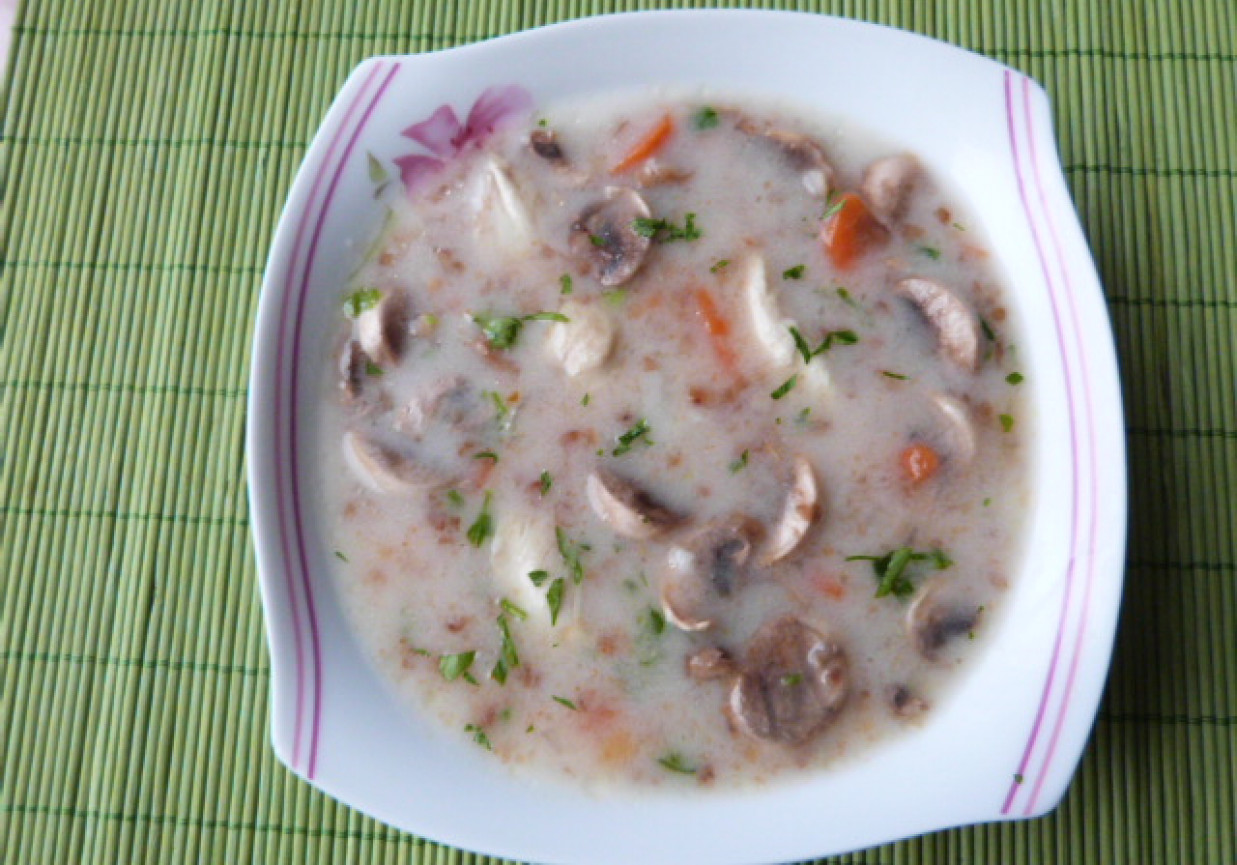 Zupa z pieczarkami i kaszą gryczaną foto