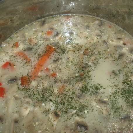 Krok 6 - Zupa  z pieczarkami i papryką - kuskusem wzbogacona :) foto