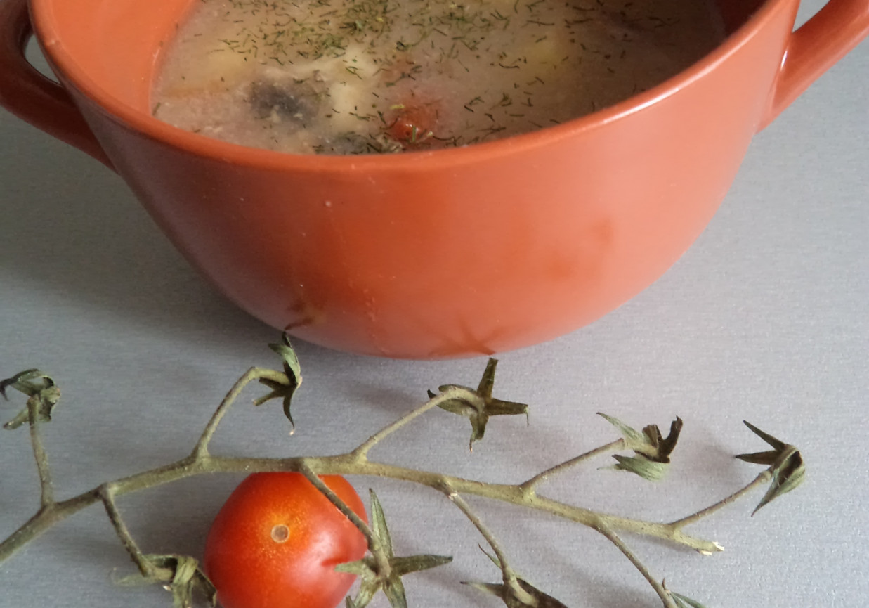 Zupa  z pieczarkami , pomidorem i koperkiem :) foto