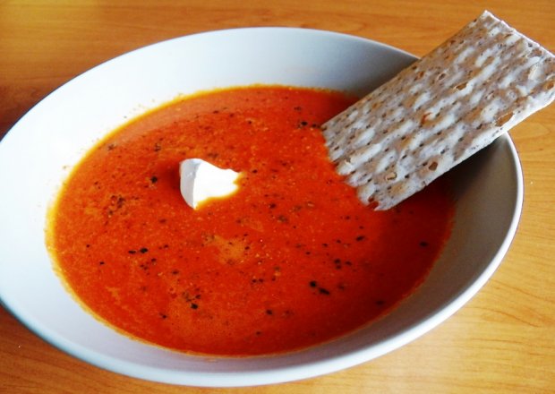 Fotografia przedstawiająca Zupa z pieczonej papryki