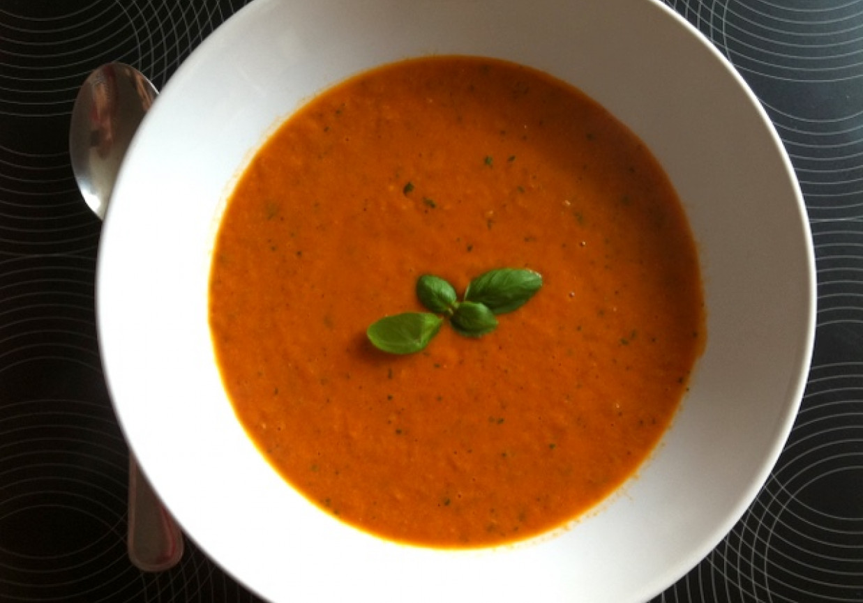 Zupa z pieczonych pomidorów foto