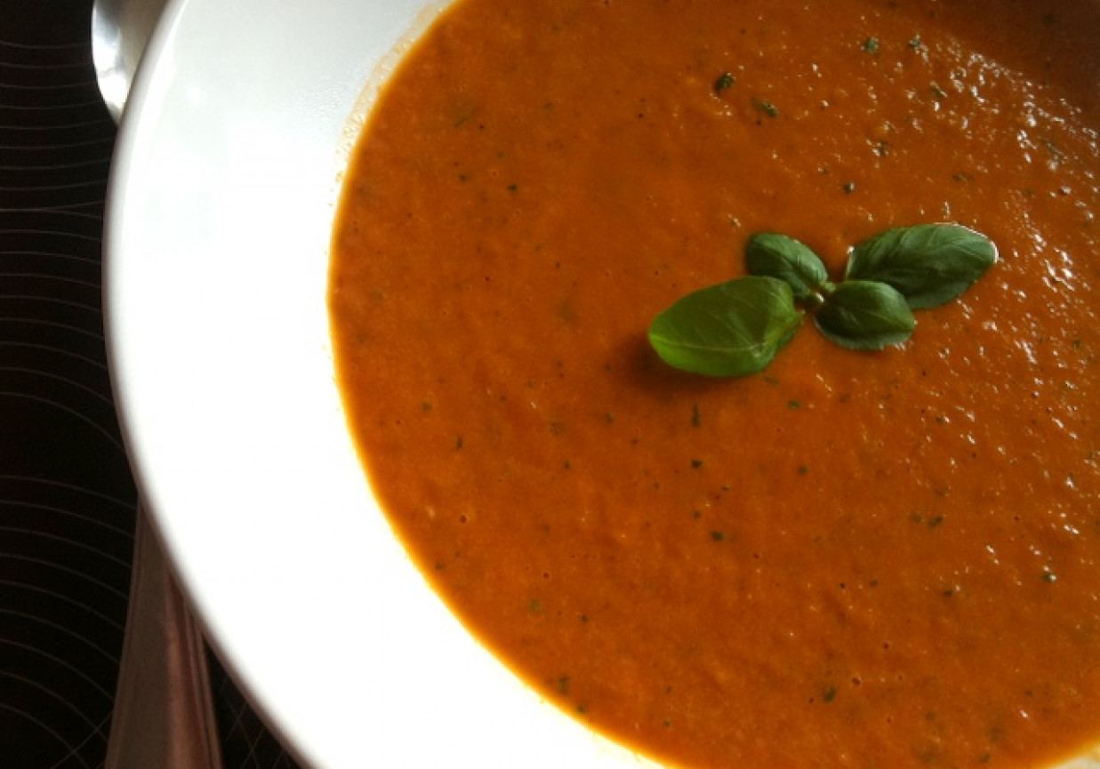 Zupa z pieczonych pomidorów foto