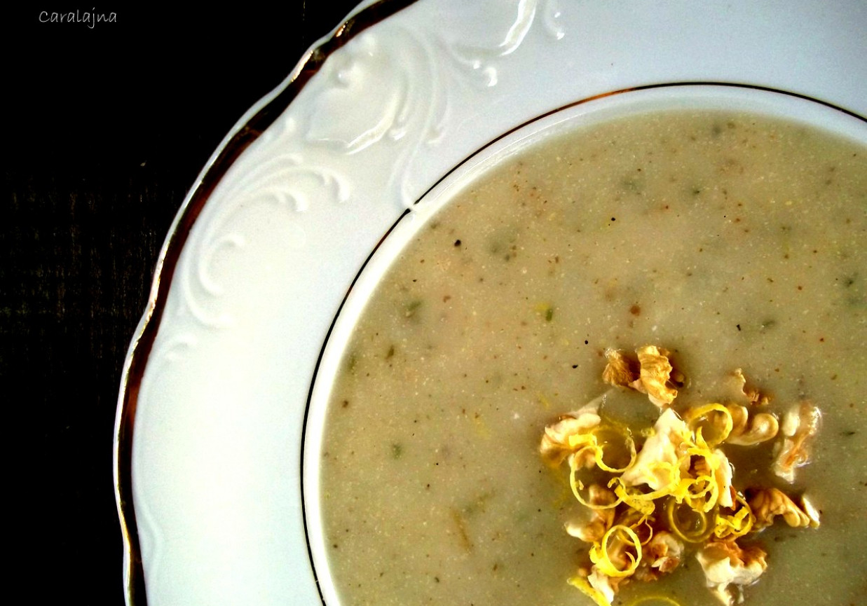 zupa z pietruszki i gruszki foto