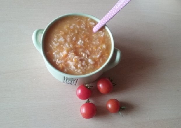 Fotografia przedstawiająca Zupa z pomidorków koktajlowych na indyku