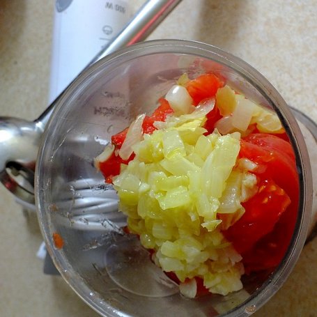 Krok 3 - Zupa z pomidorów z cebulką i czosnkiem foto