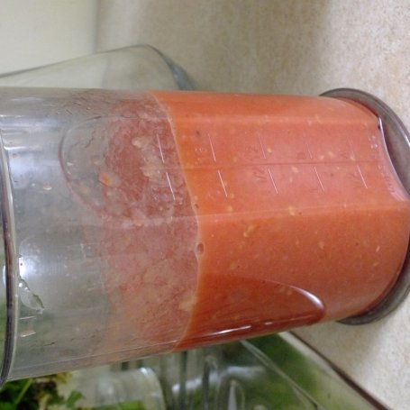 Krok 4 - Zupa z pomidorów z cebulką i czosnkiem foto