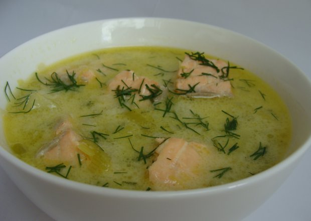 Fotografia przedstawiająca Zupa z porem i łososiem