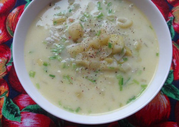 Fotografia przedstawiająca Zupa z porów i ziemniaków
