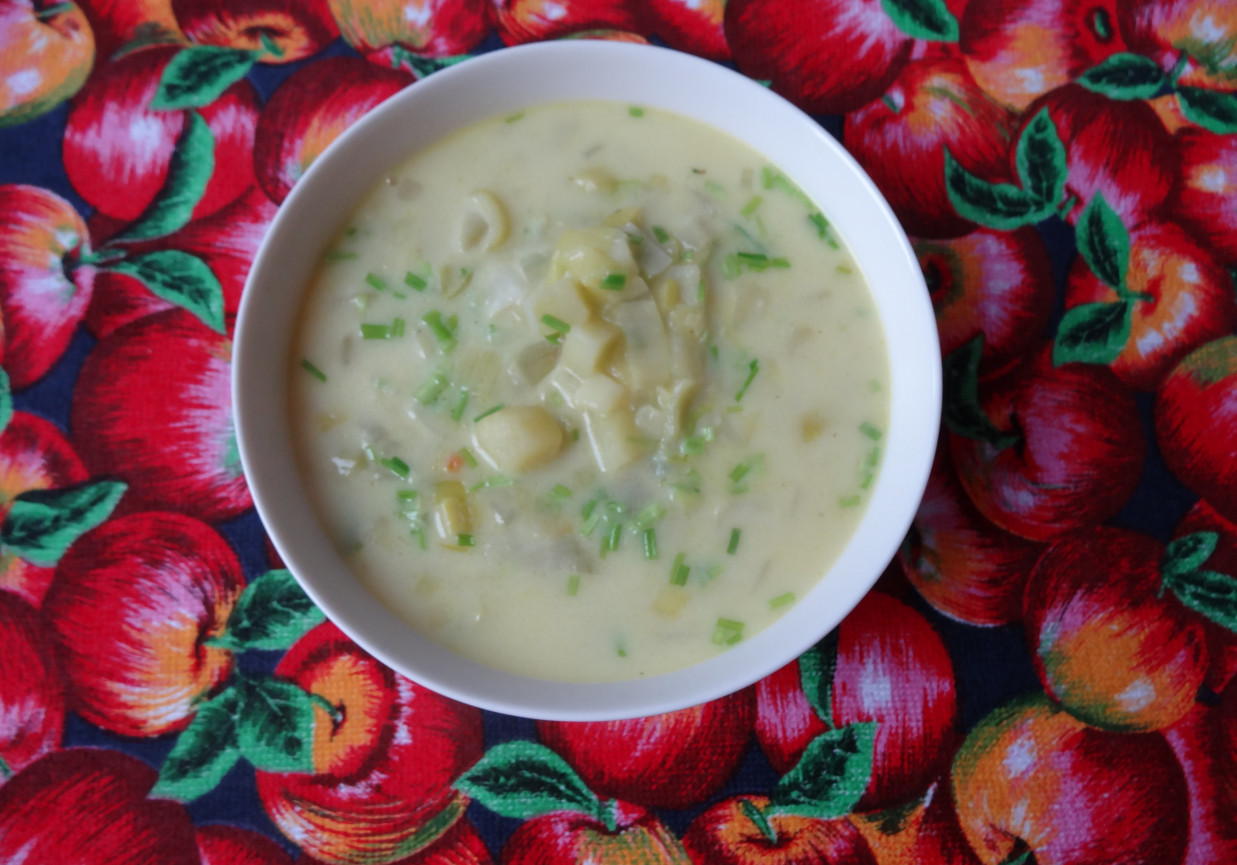 Zupa z porów i ziemniaków foto