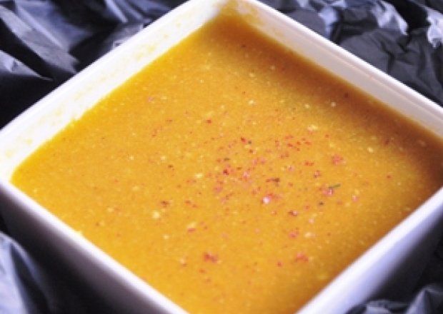 Fotografia przedstawiająca Zupa z pulpy z marchewki i curry