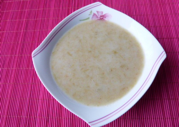 Fotografia przedstawiająca Zupa z rabarbaru