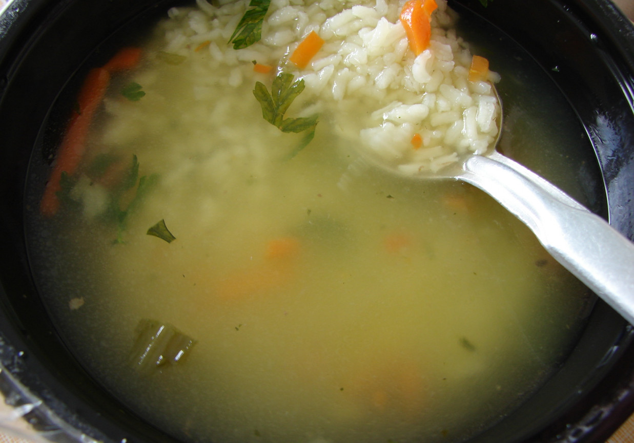 Zupa z ryżem i marchewką foto