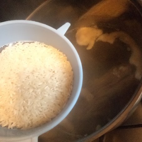 Krok 2 - Zupa z ryżem , marchewką i koperkiem :) foto