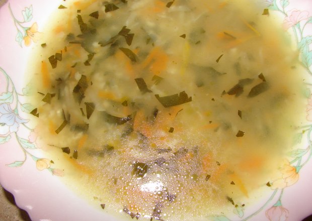 Fotografia przedstawiająca Zupa z ryżem na rosole