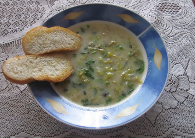 Fotografia przedstawiająca Zupa z sałaty