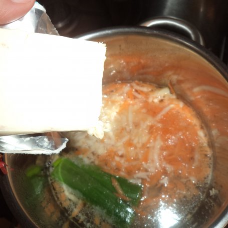 Krok 3 - Zupa z serkami topionymi i koperkiem - podana z grzankami :) foto