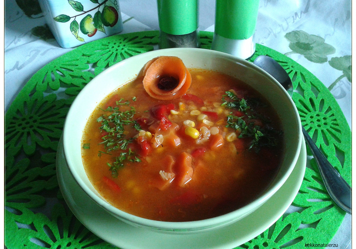 Zupa z soczewicą i kukurydzą foto