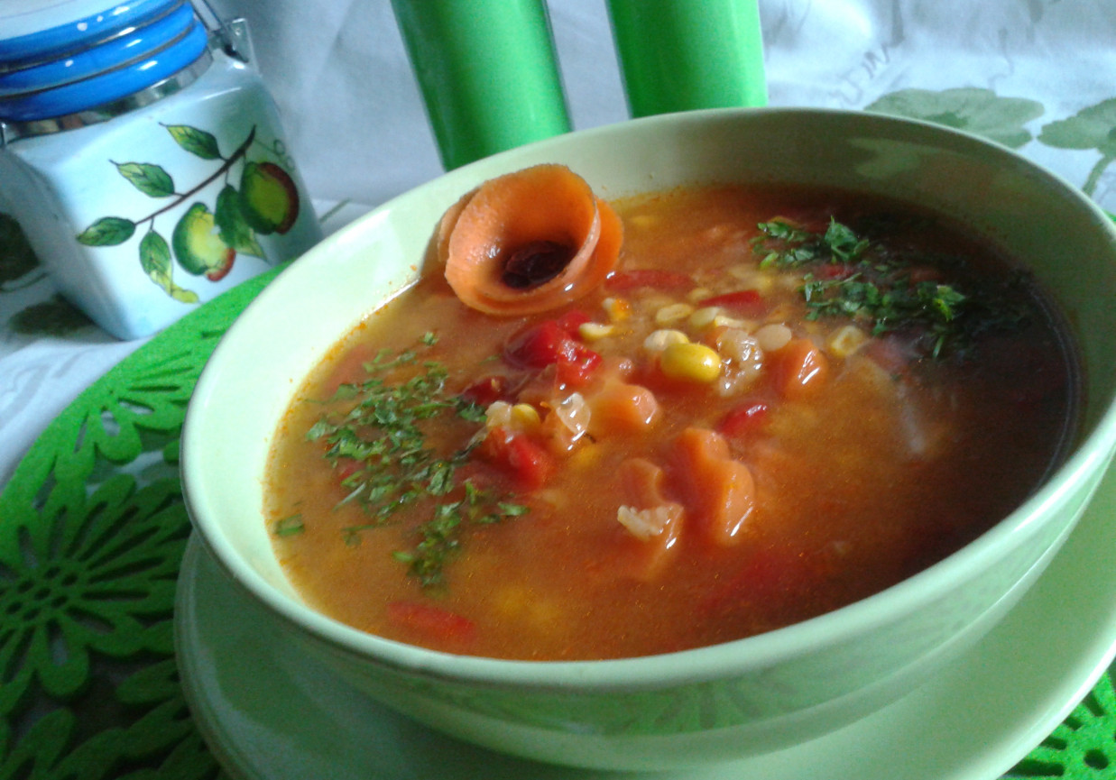 Zupa z soczewicą i kukurydzą foto