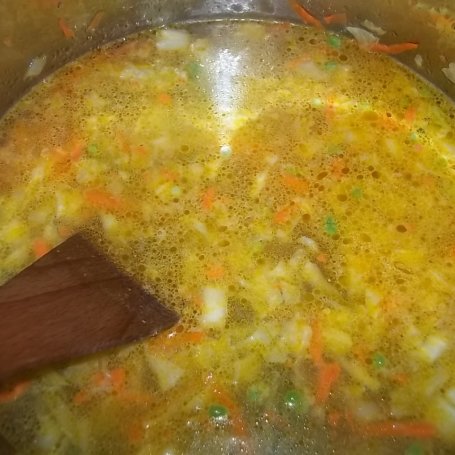 Krok 4 - Zupa z soczewicą i zielonym groszkiem foto