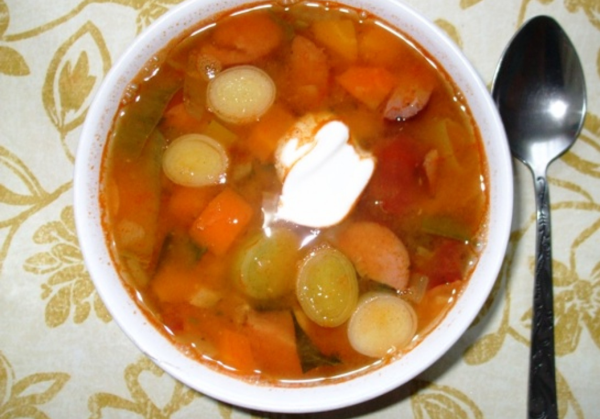 Zupa z soczewicą na kiełbasie foto