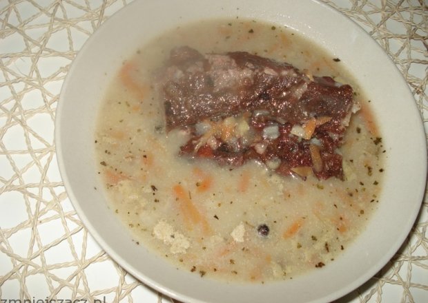 Fotografia przedstawiająca Zupa z soczewicą na kościach wędzonych