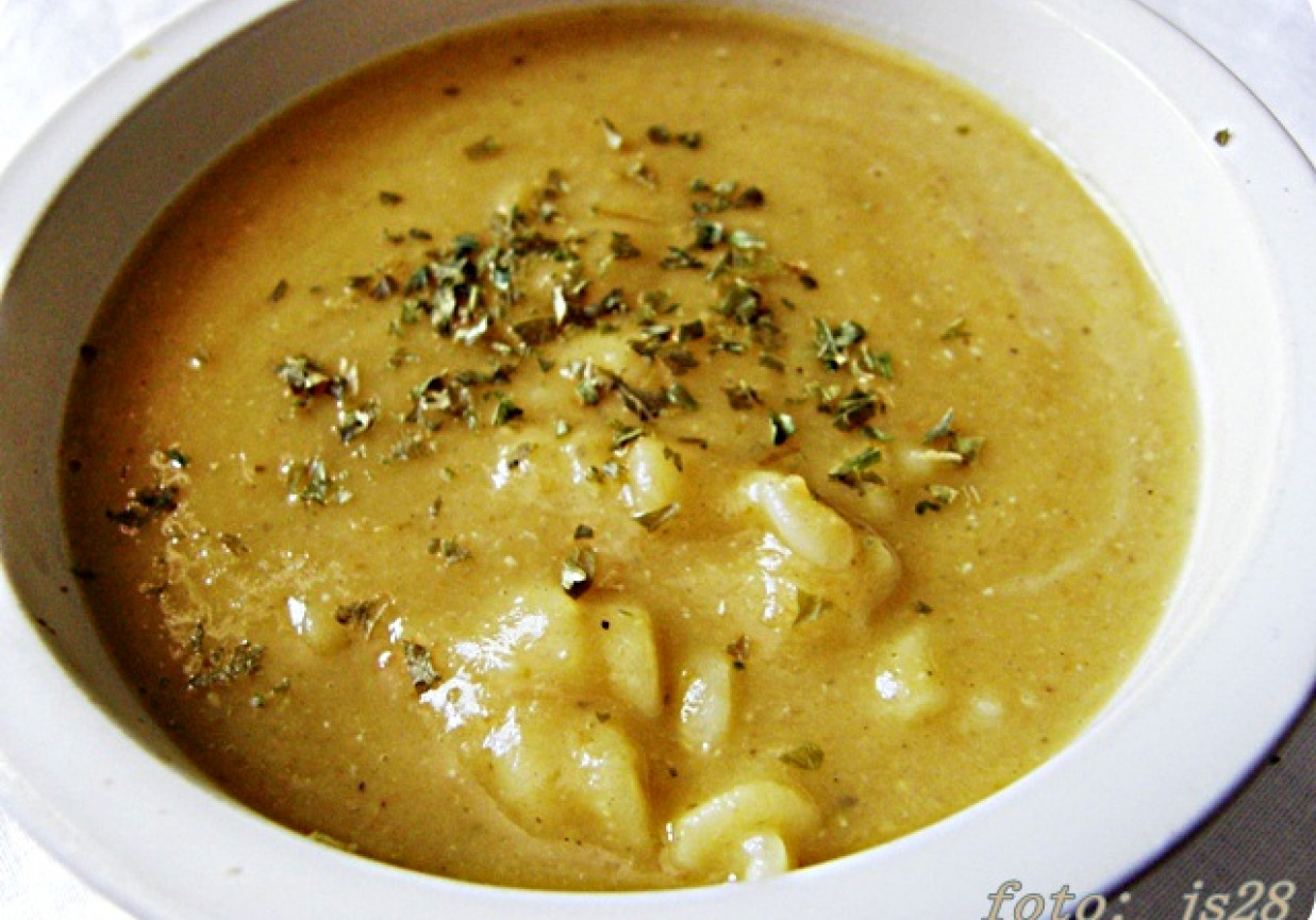 Zupa z soczewicy i warzyw z makaronem foto