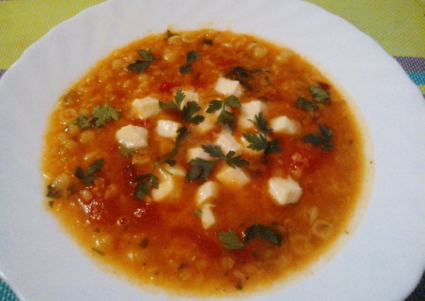 Fotografia przedstawiająca Zupa z soczewicy z makaronem