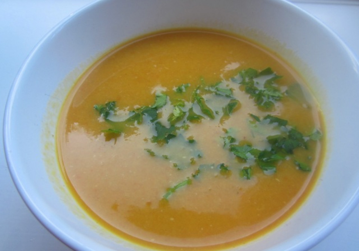 Zupa z soczewicy z marchewka foto