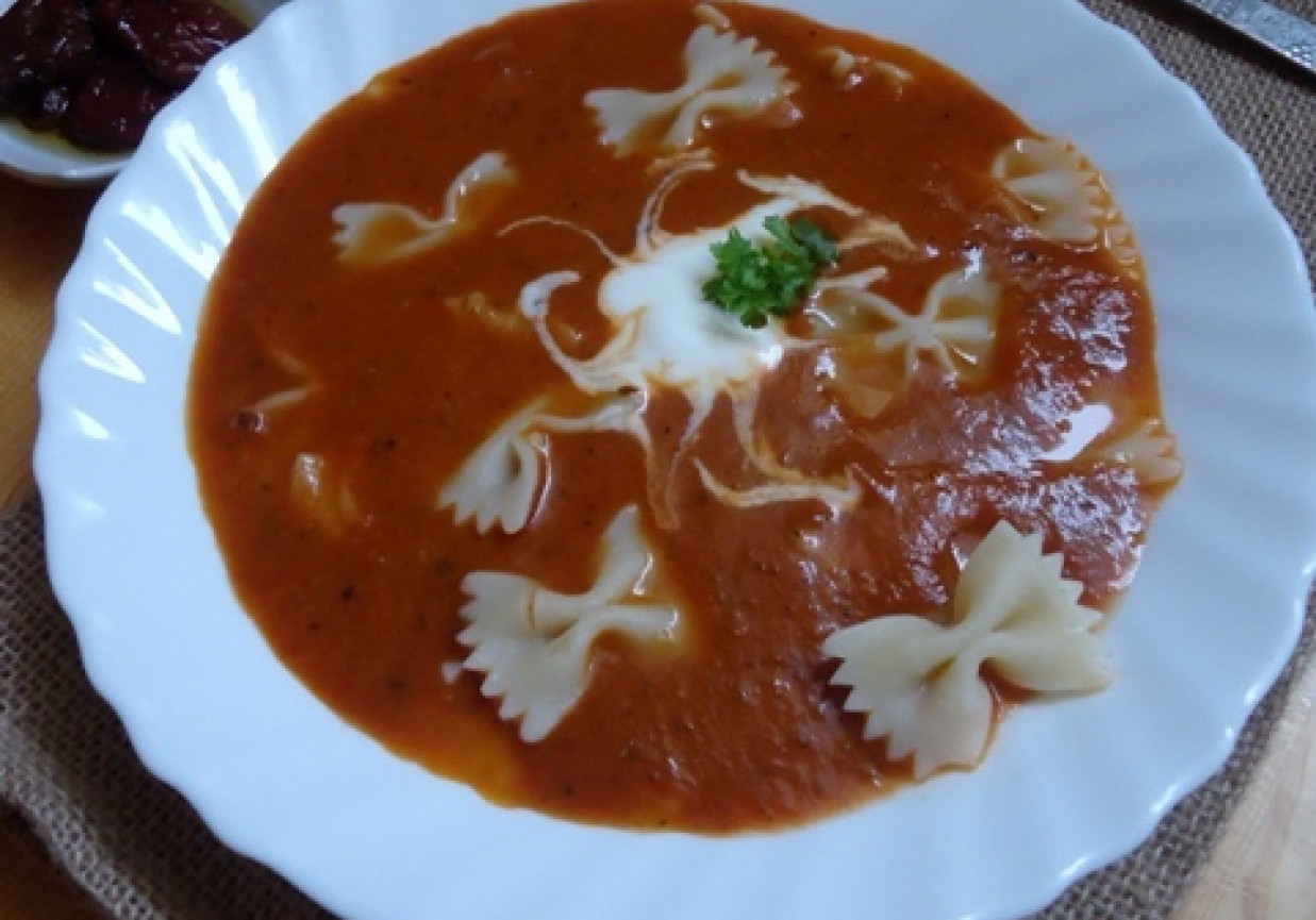 Zupa z suszonych pomidorów foto