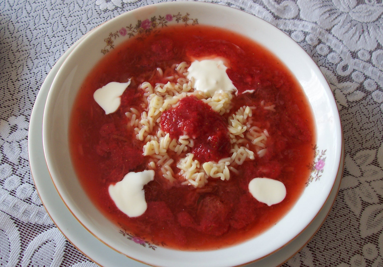 Zupa z truskawek i rabarbaru foto