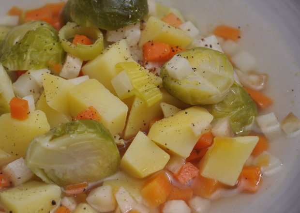 Fotografia przedstawiająca Zupa z warzyw korzeniowych