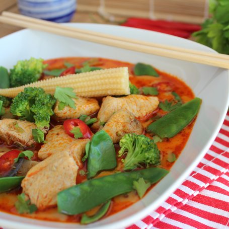 Krok 4 - Zupa z warzywami i kurczakiem po tajsku foto