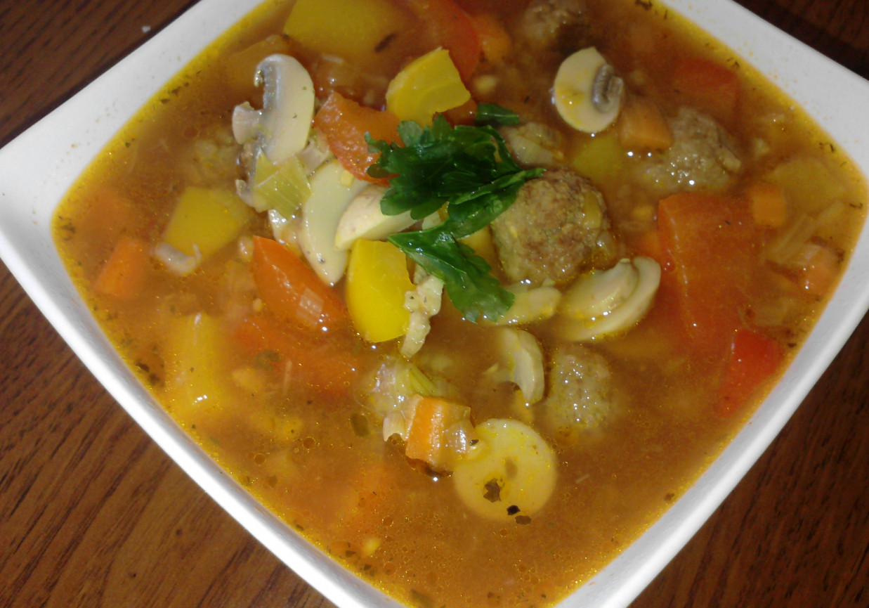 Zupa z warzywami i pulpetami Zub3r'a foto