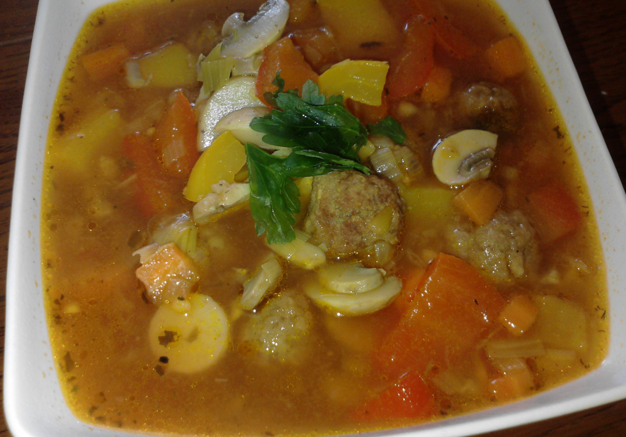 Zupa z warzywami i pulpetami Zub3r'a foto