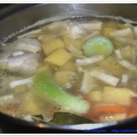 Krok 5 - Zupa z "zełtech wreków" czyli zupa z brukwi. foto